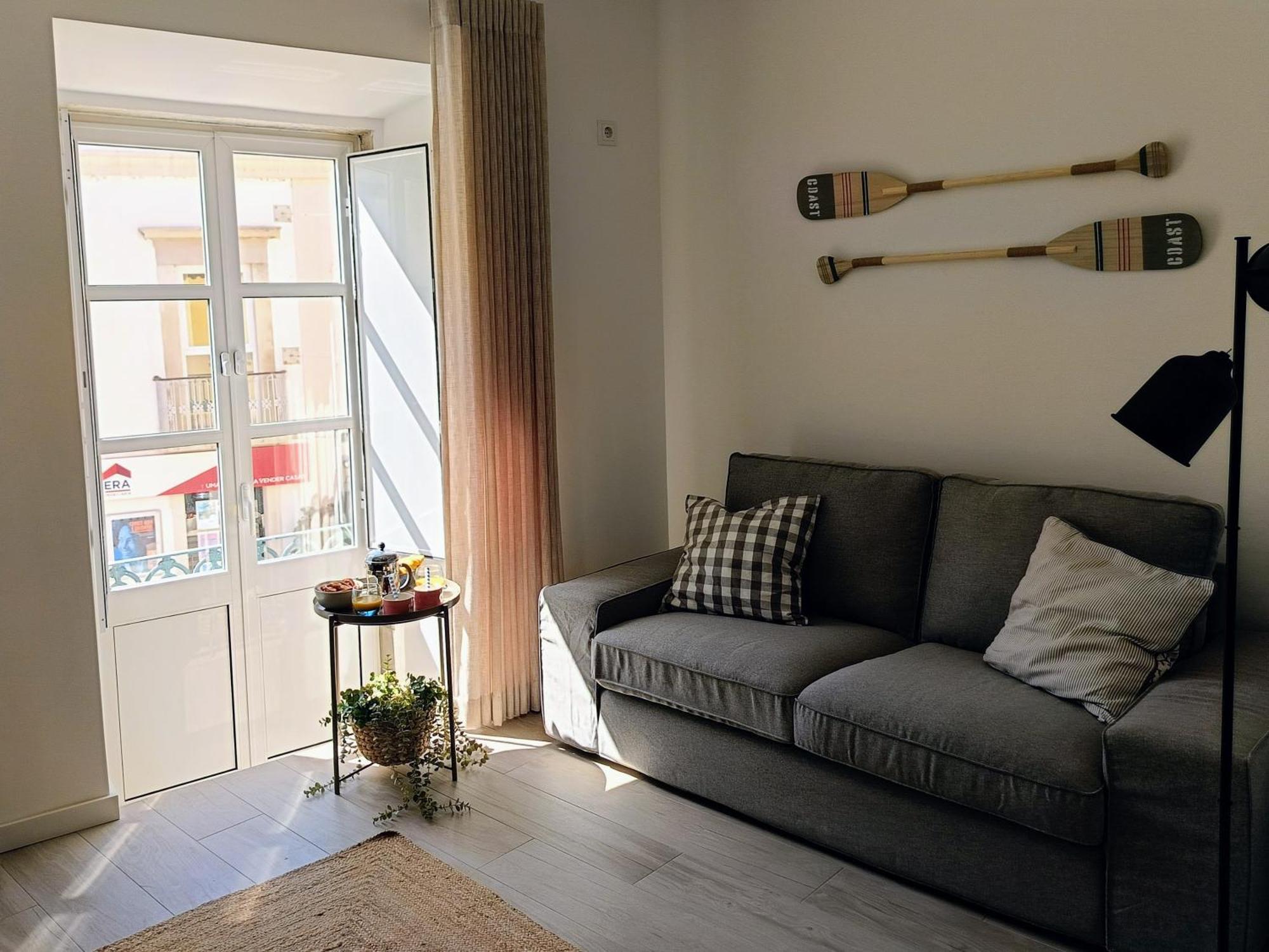 Apartment Grey And Green, Modern 2-bedroom Apartment, Ac, Location At Faro's Historic Centre Faro