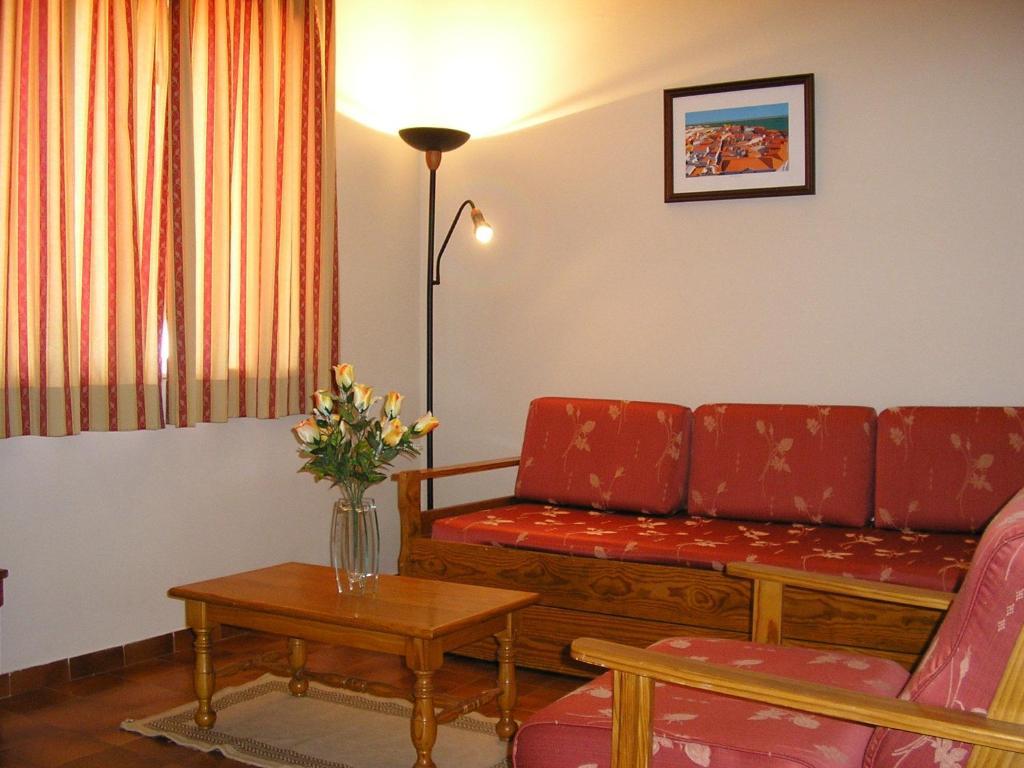 Vitoria Aparthotel *