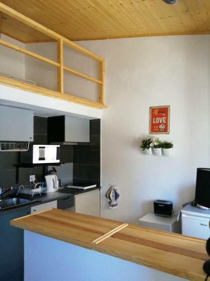 #farocarmolodge Private Downtown & Free Parking *