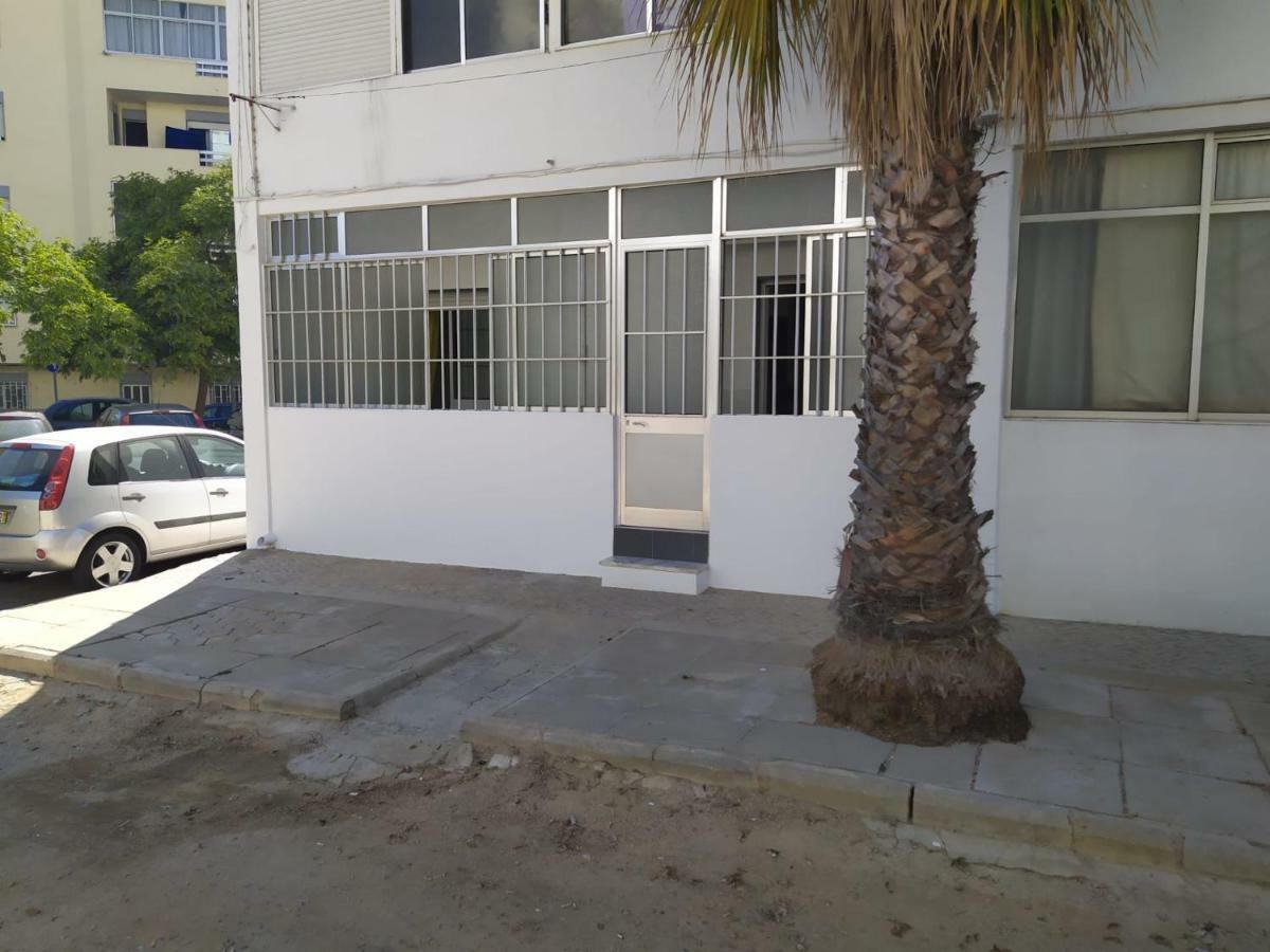 Emilio's Just For Apartment *