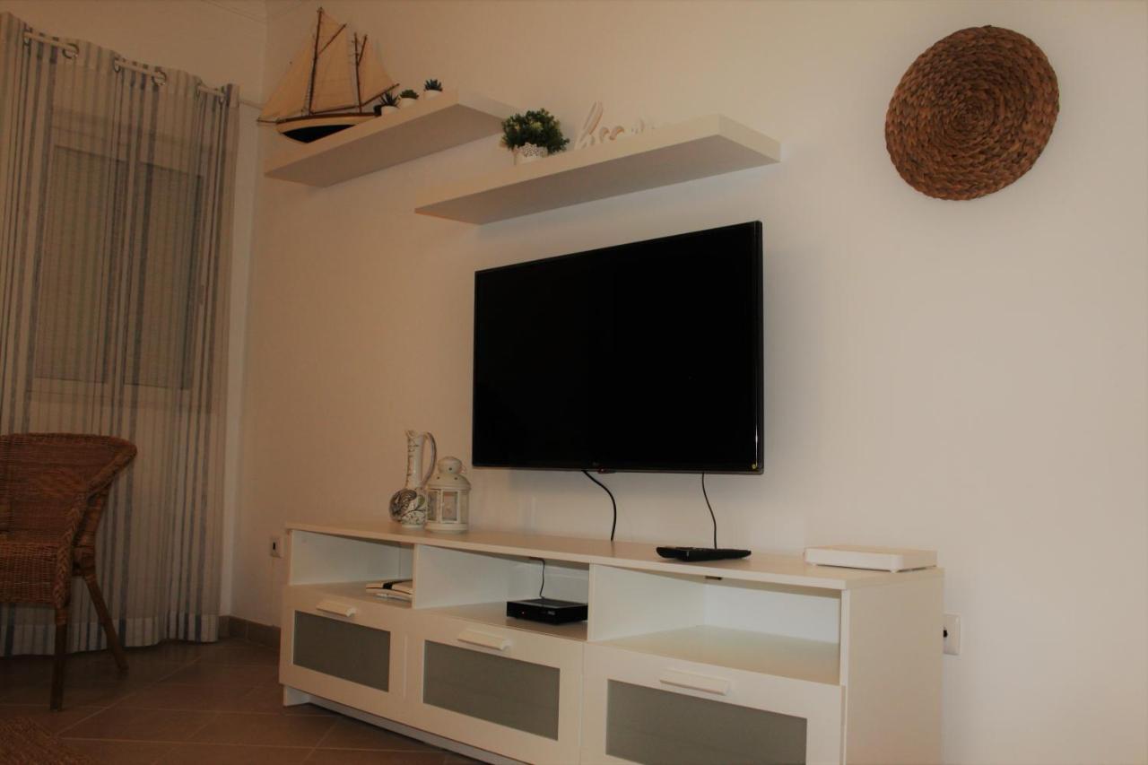 Casa Camoes, Near Airport, 4km Beach Apartment *