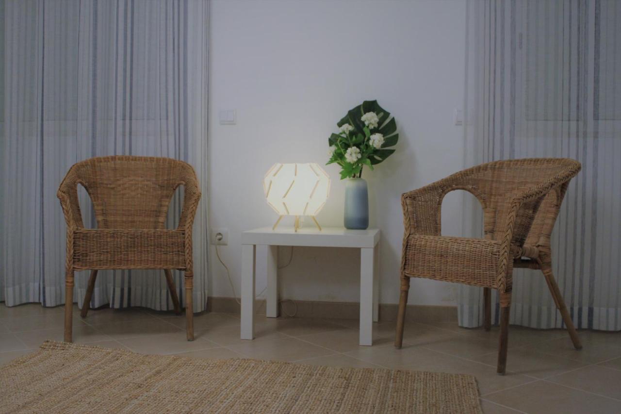 Casa Camoes, Near Airport, 4km Beach Apartment
