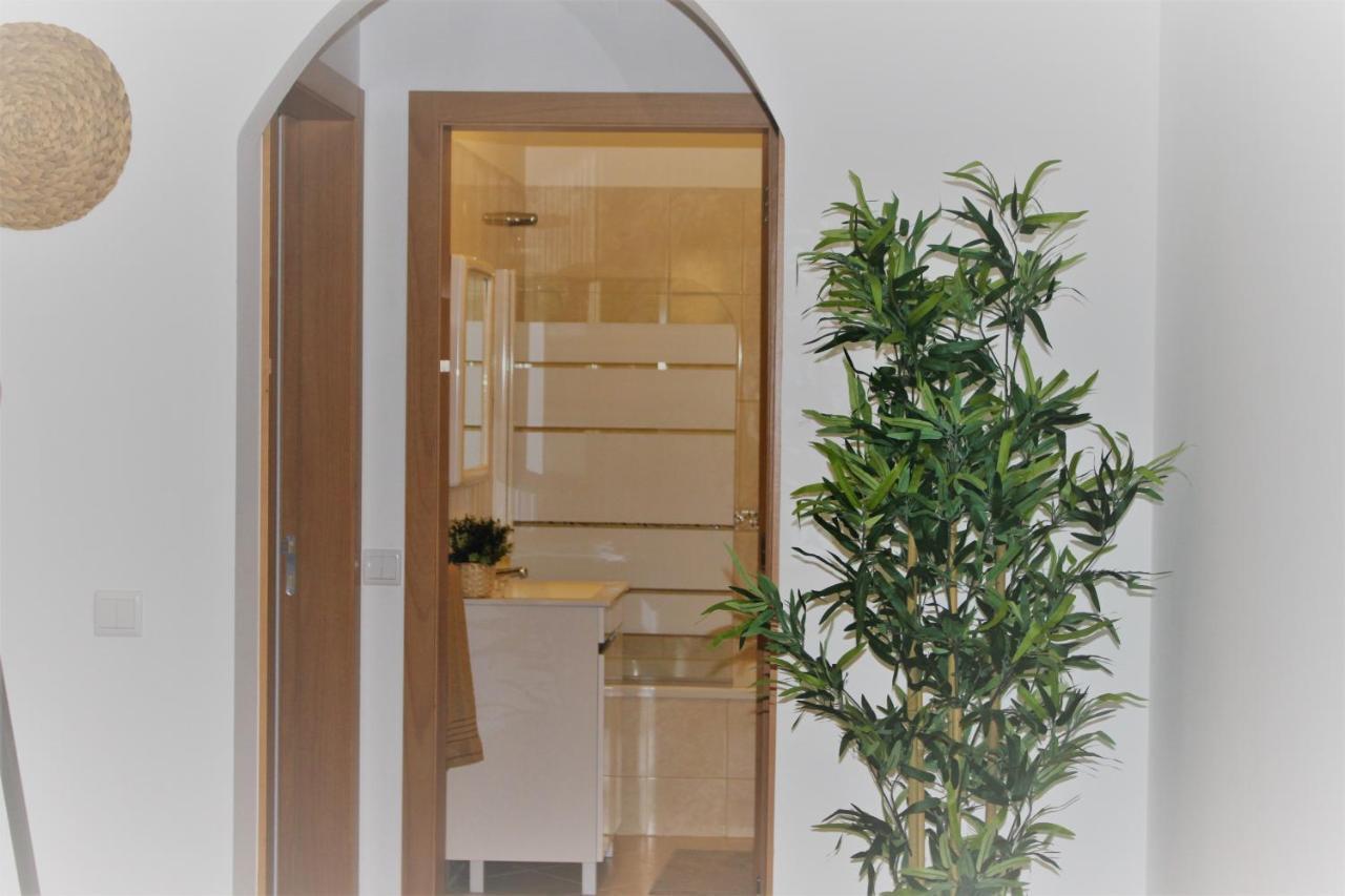 Casa Camoes, Near Airport, 4km Beach Apartment *