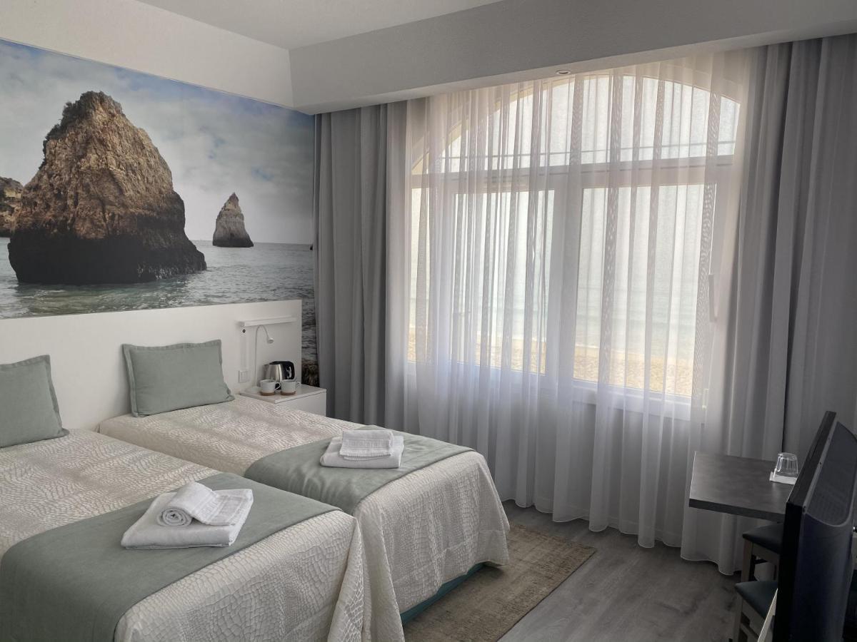 Guest house Golden & Rooftop Bar 3*