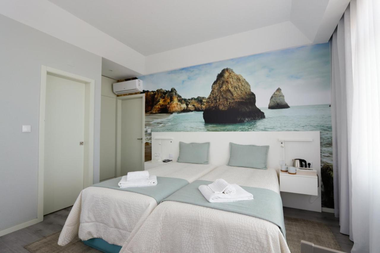 Guest house Golden & Rooftop Bar 3*