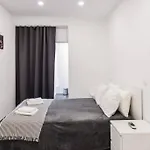 Remodeled Apartment In The City Center.