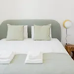 President Pais Apartment