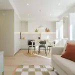Modern & Bright Faro Mercado Apt 12
