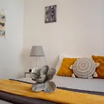 Casa Amarela - Conforto E Localizacao Central!