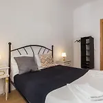 Charming House With Terrace Near The City Center