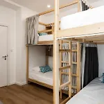 Madalena Hostel E Suites