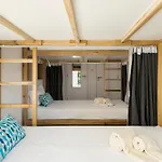 Madalena Hostel E Suites
