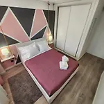 Ria Center Apartment - Left
