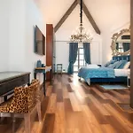 Oakmoon House