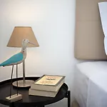 Faro Clara Suites