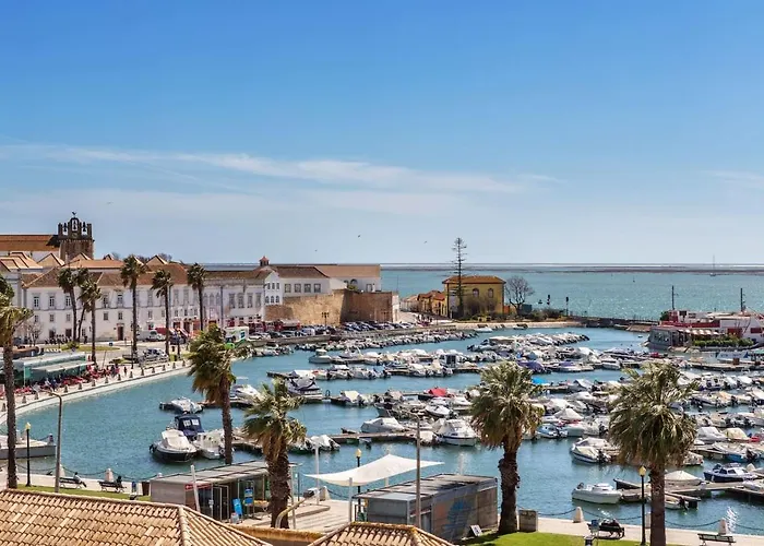 Marina Penthouse Faro Center