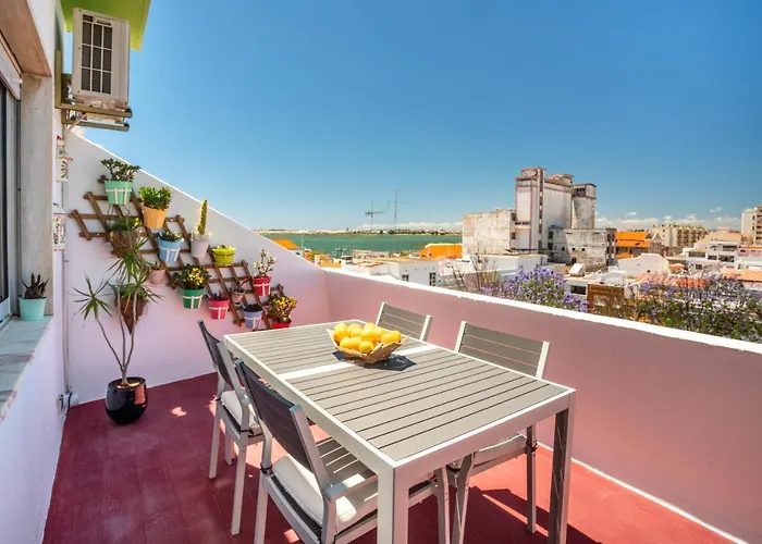 Dreamers Duplex With Seaview