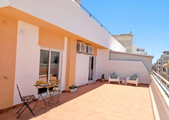 Lovely Terrace Apart. Downtown