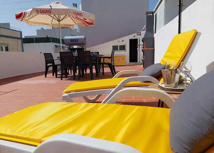 Casa Amarela: Conforto E Localizacao Perfeita!