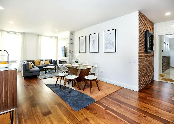 Green & Gorgeous - 3 Bedroom Getaway In The Heart