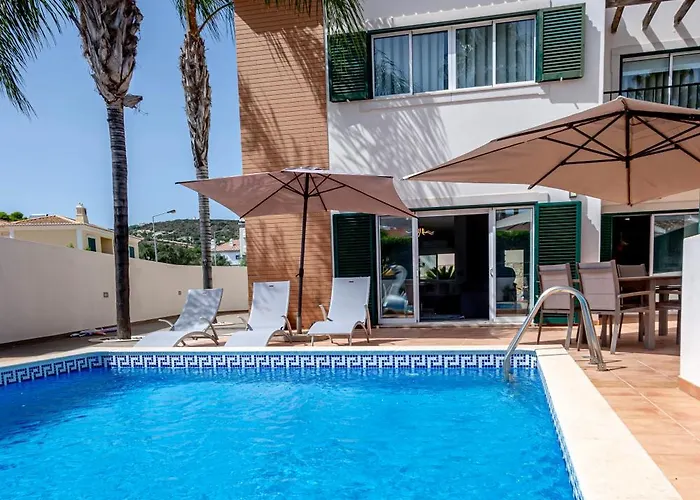 Spacious House With Pool