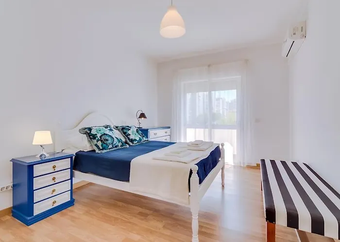 Spacious 2 Bedroom Apartment In Faro