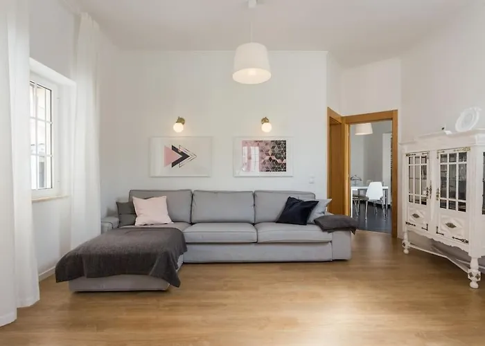 Charming House With Terrace Near The City Center
