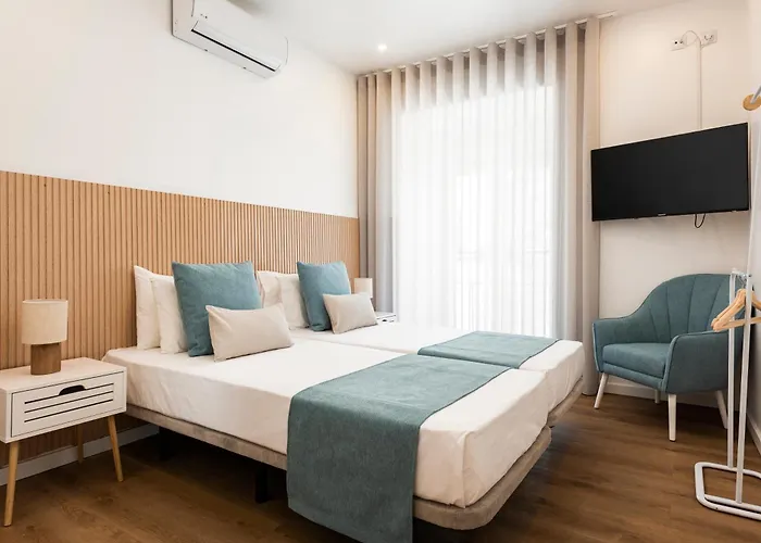 Madalena Hostel E Suites