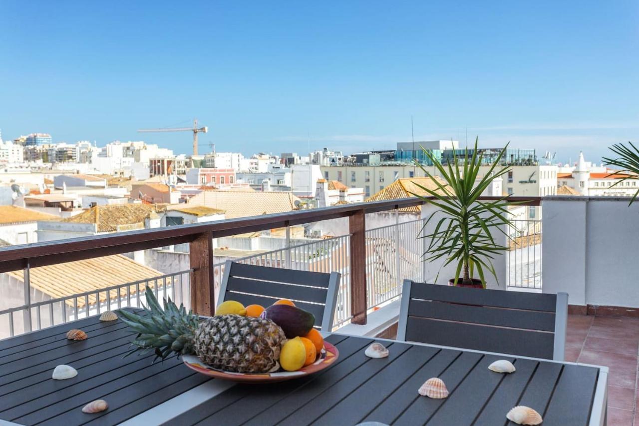 Marina Penthouse Center