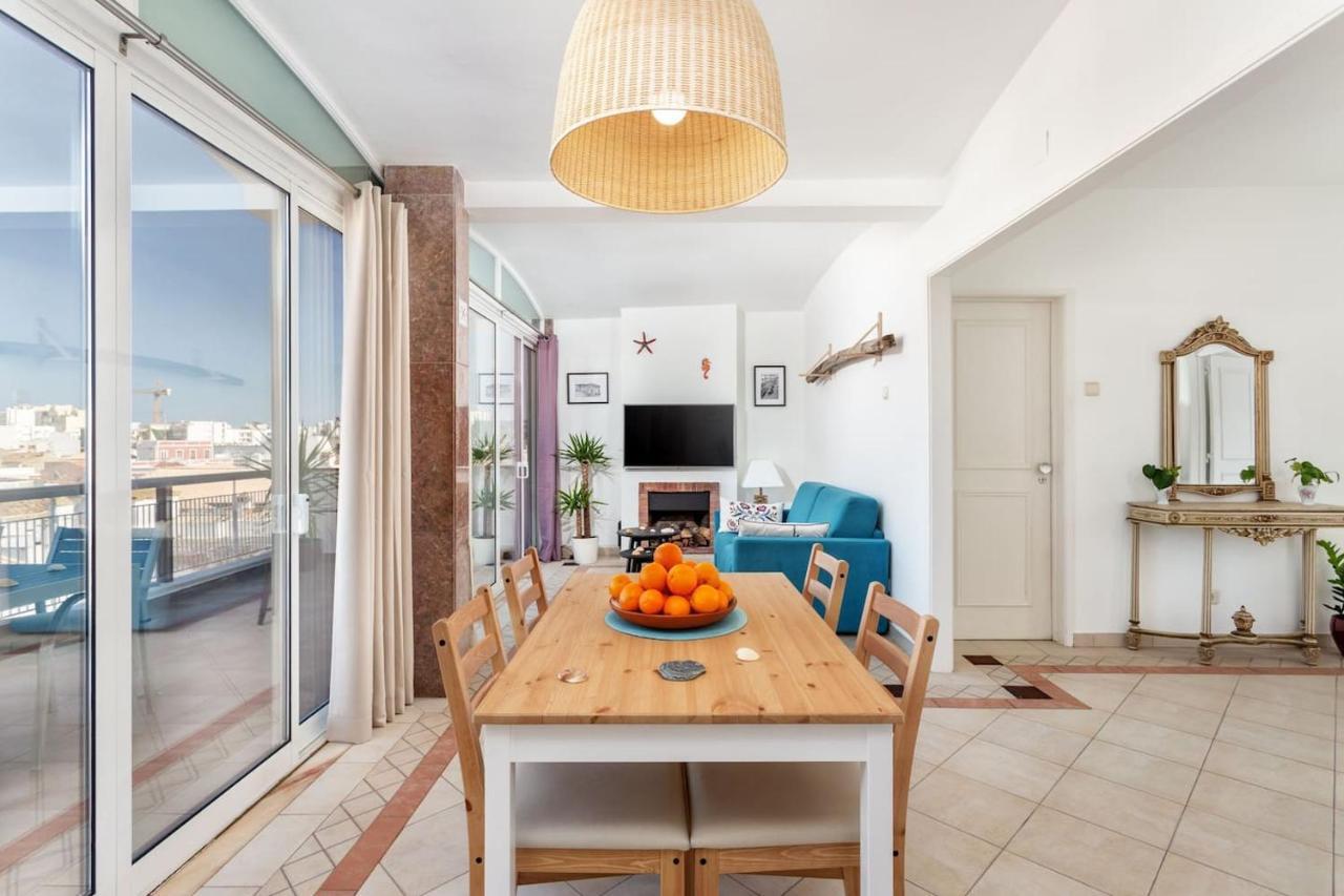 Marina Penthouse Center Apartment