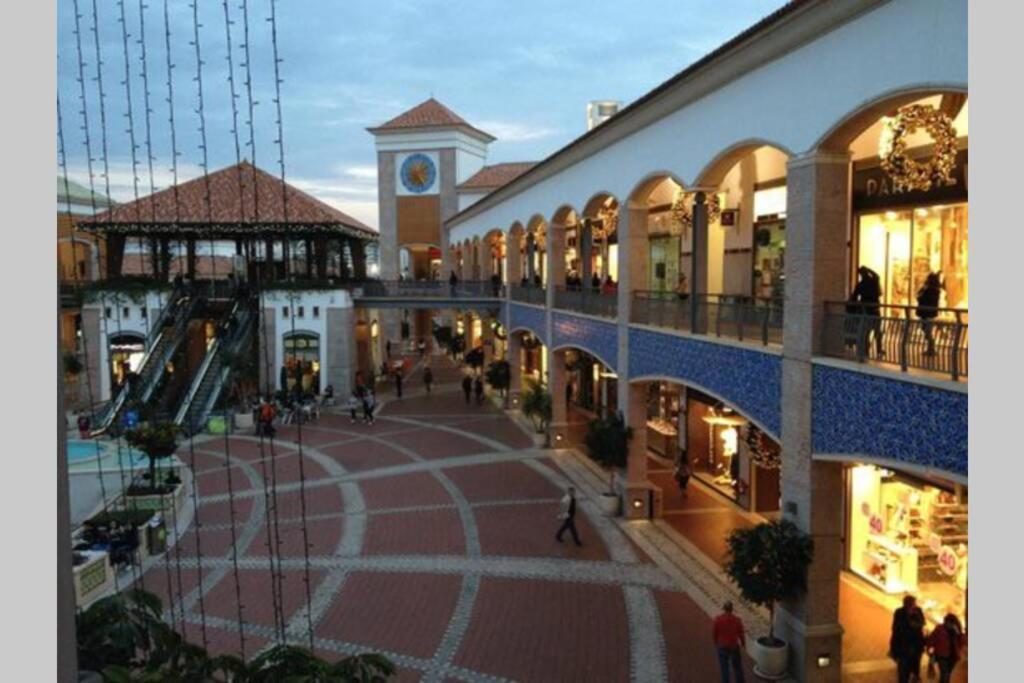 Ria Center - Left Faro
