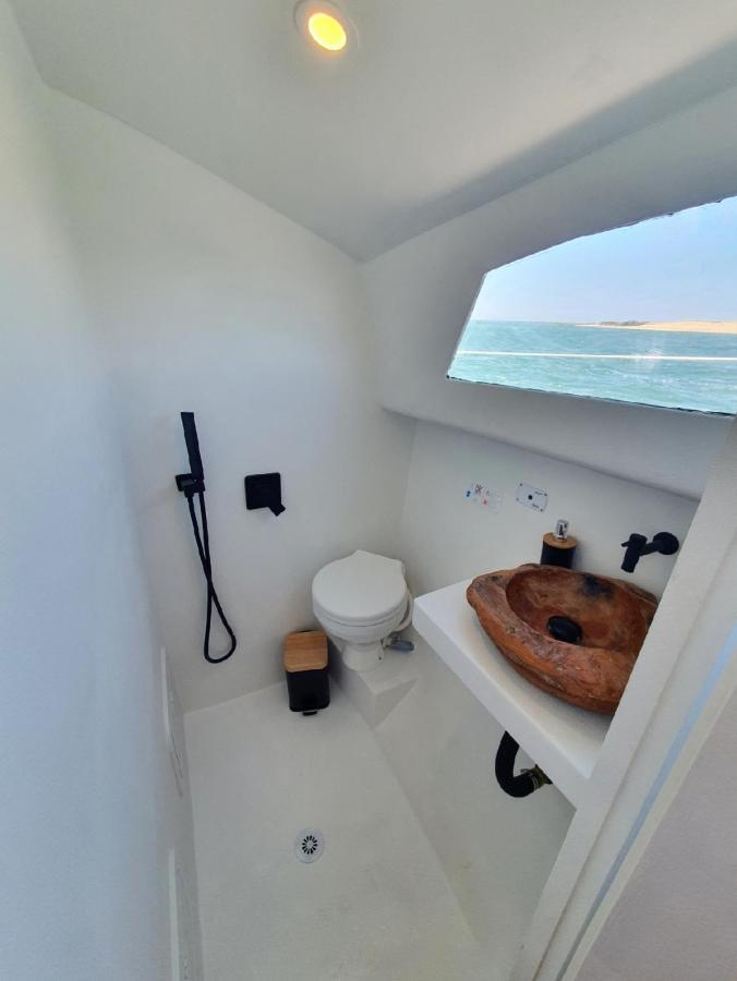 Botel Barco Casa Catamara Sleepandboat *