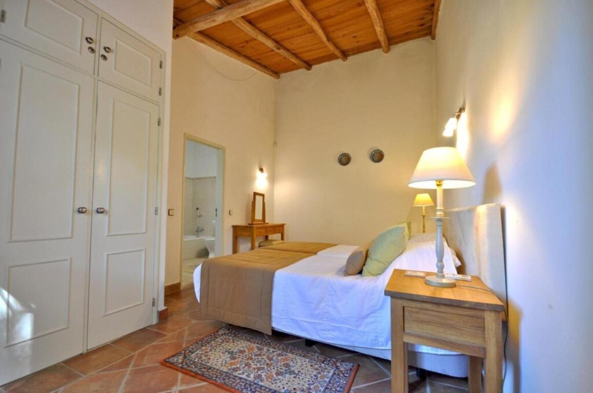 Fantastic Vacation Getaway, Private Tennis Court Golf Practice Facility