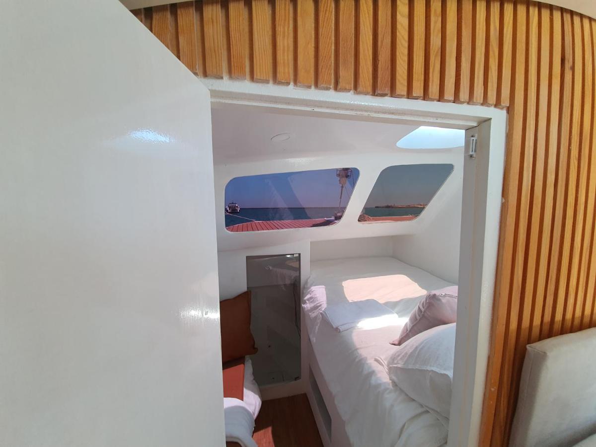Barco Casa Catamara Sleepandboat Botel *