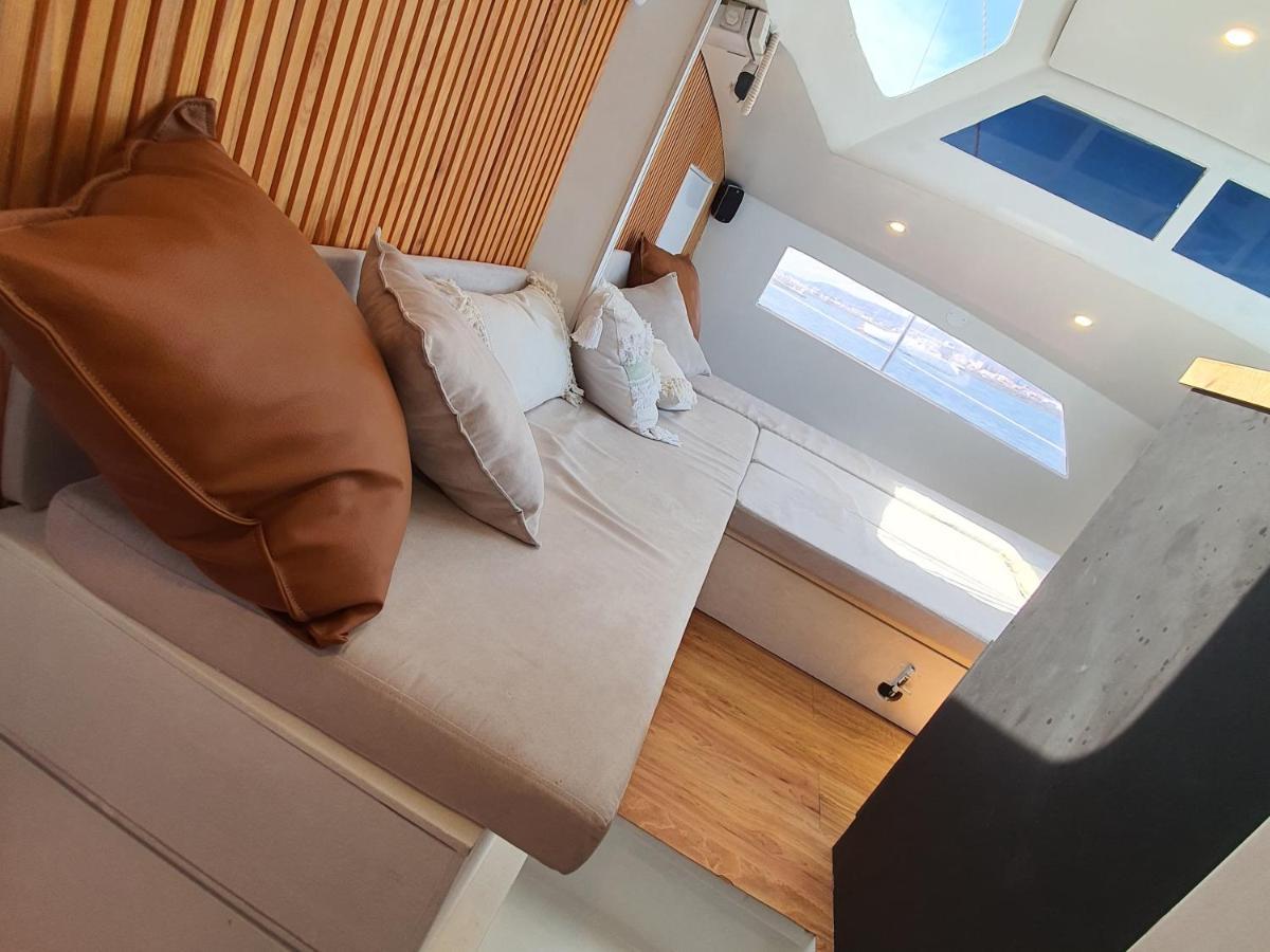 Barco Casa Catamara Sleepandboat Botel