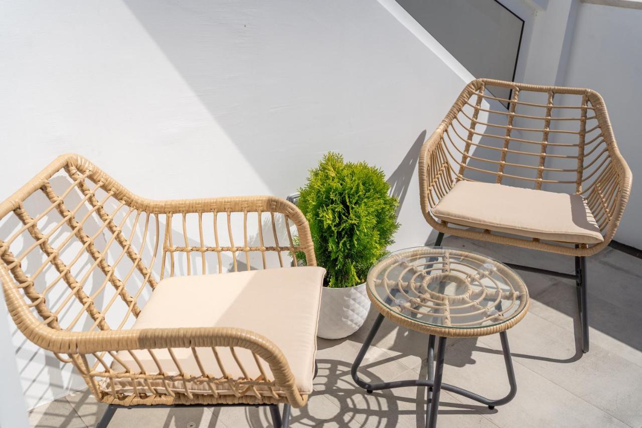 Apartment 7 Styles By Raspberry Cascade *