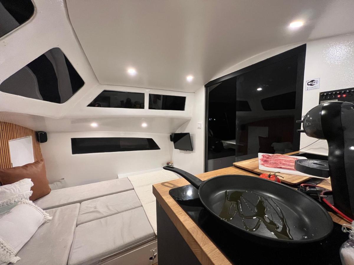 Barco Casa Catamara Sleepandboat Botel *