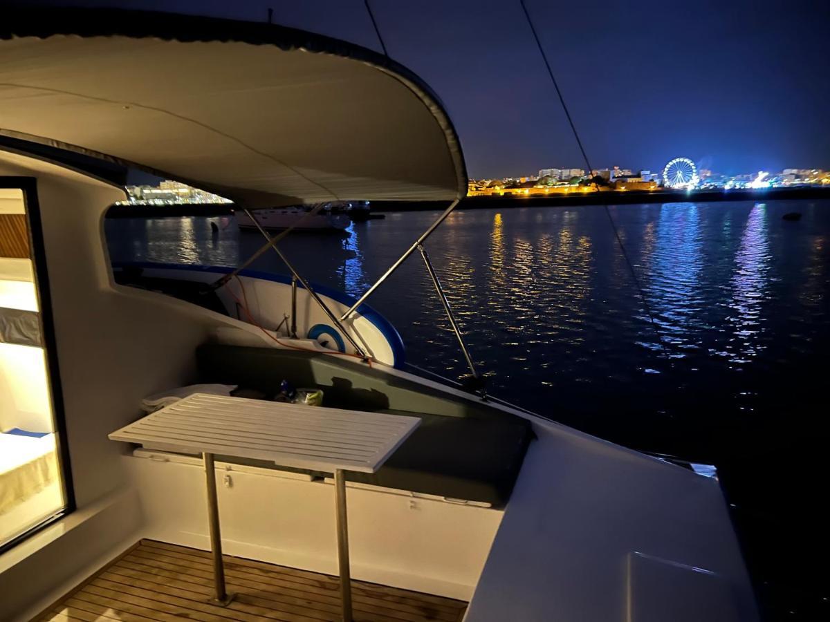 Barco Casa Catamara Sleepandboat Botel
