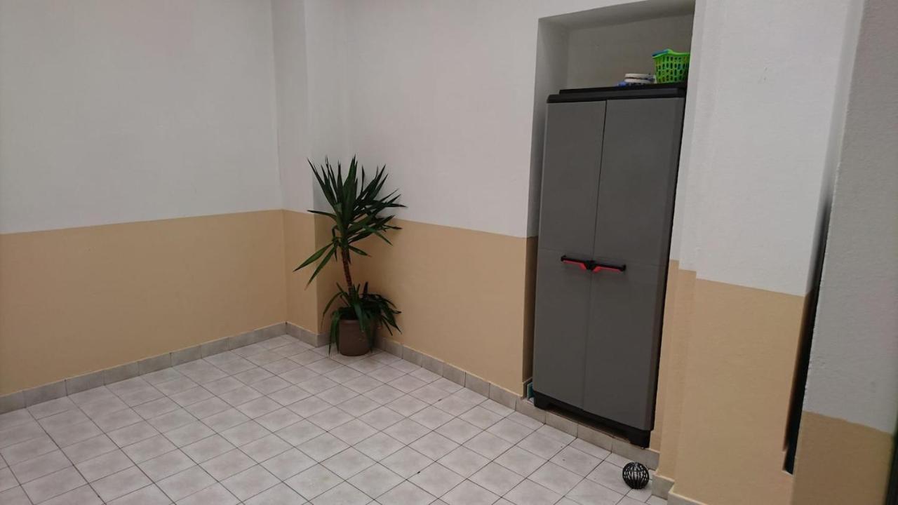 Center I * Faro