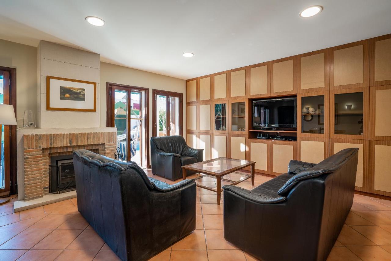 Villa In Elite Residential Area Of Faro