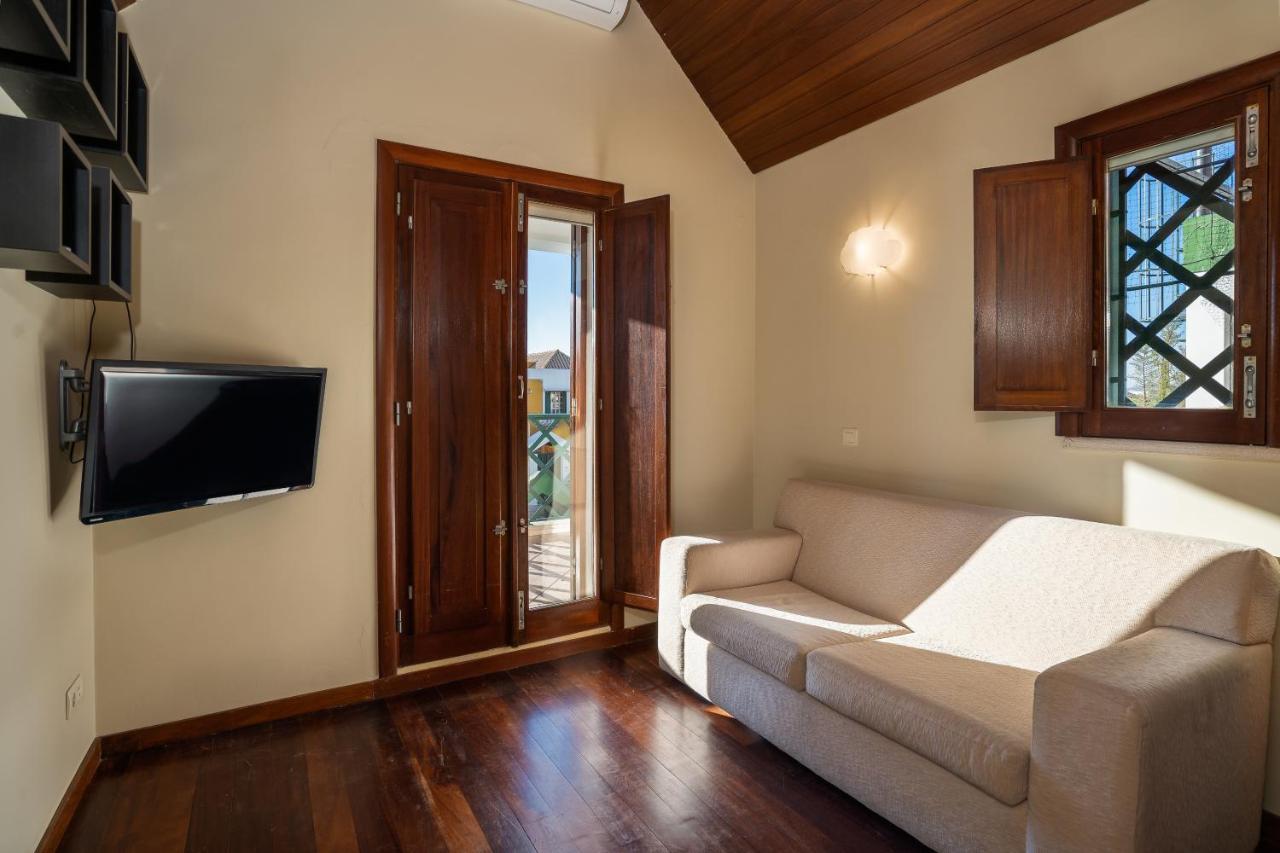 Villa In Elite Residential Area Of Faro
