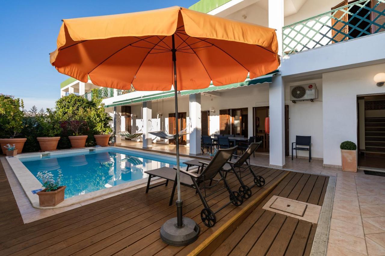 Villa In Elite Residential Area Of Faro