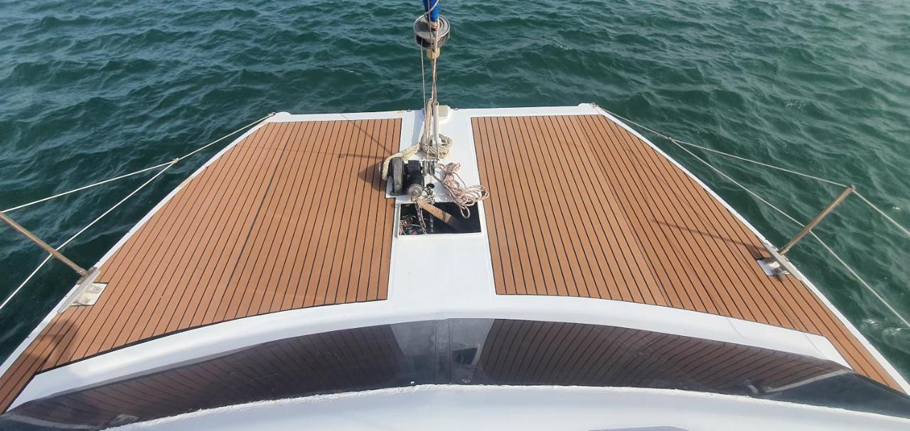 Barco Casa Catamara Sleepandboat Botel *