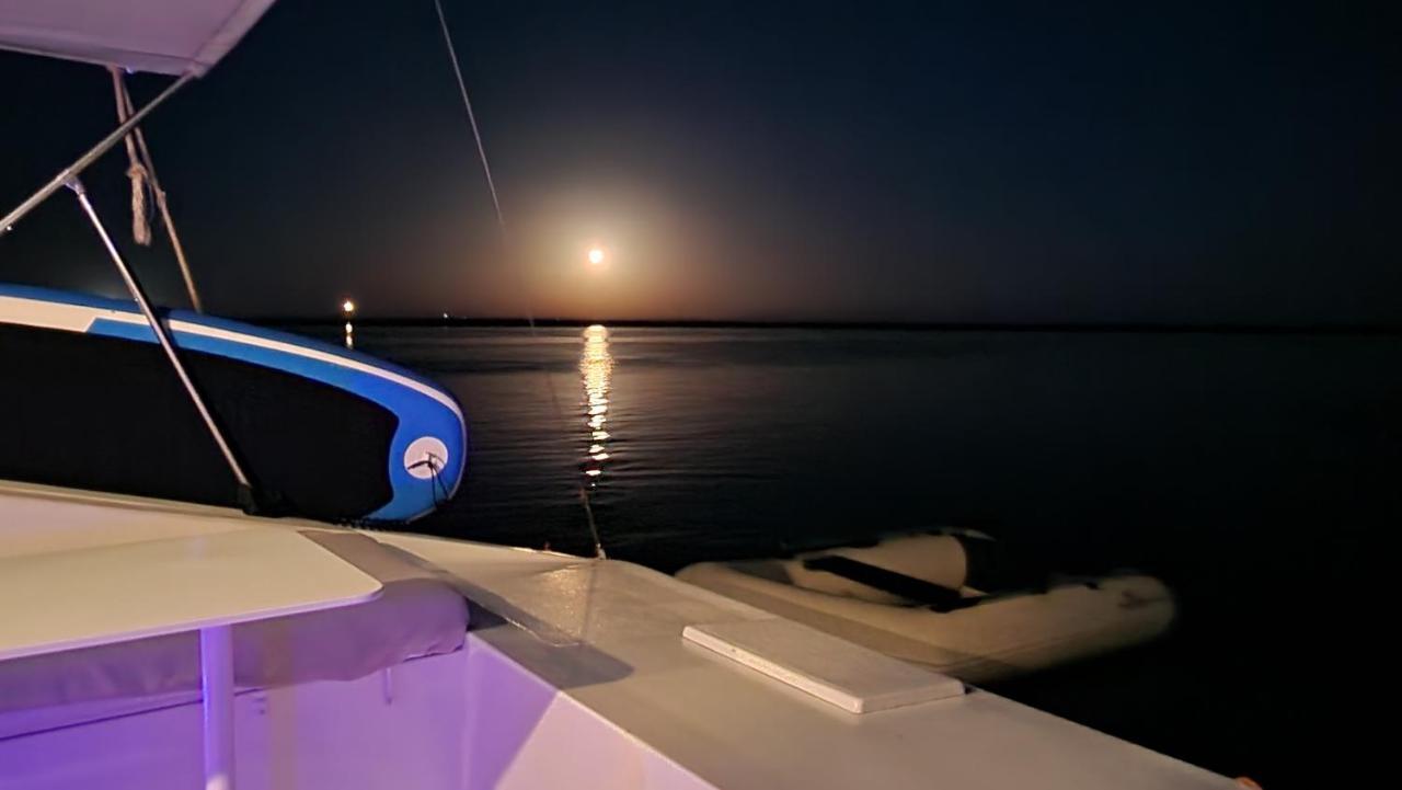 Botel Barco Casa Catamara Sleepandboat Faro