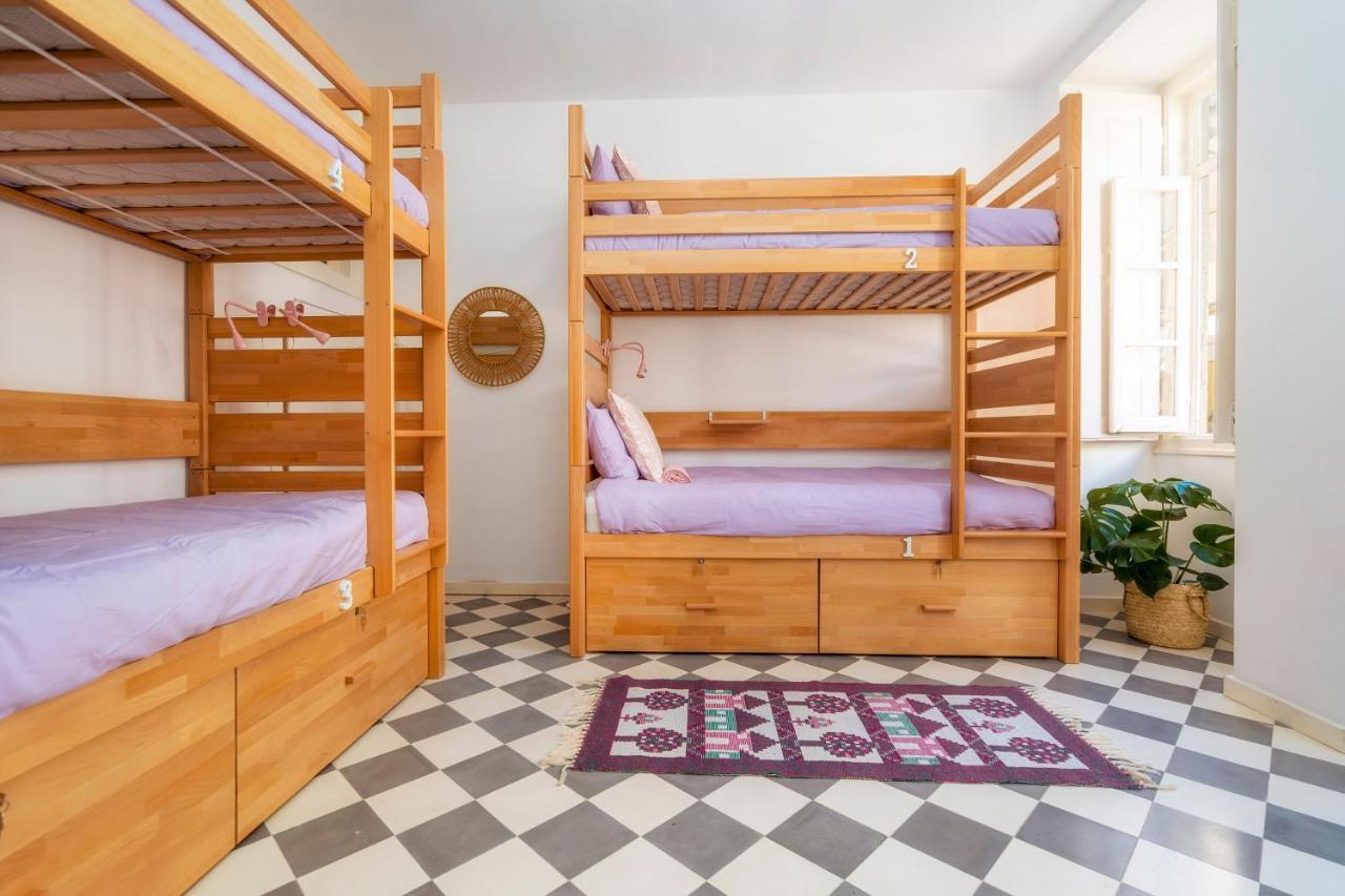 Female Hostel Faro