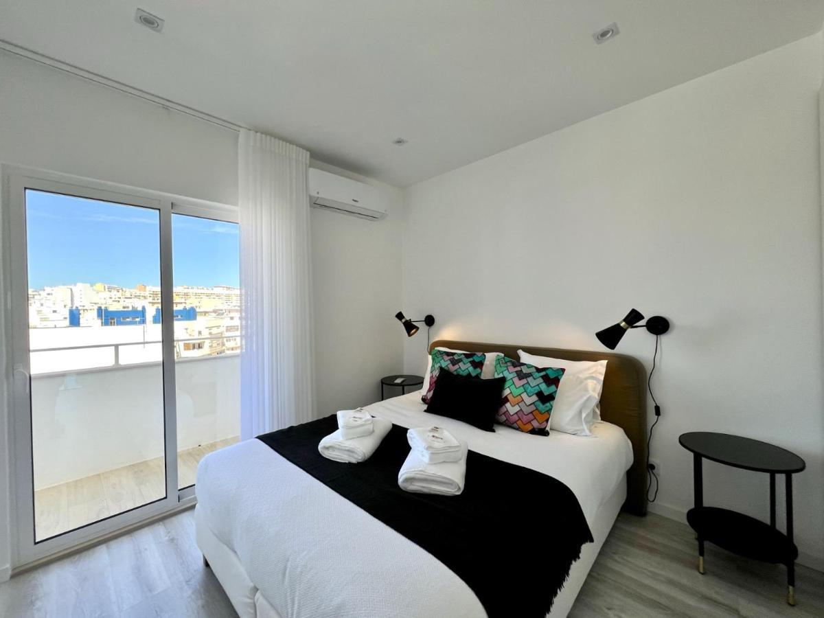 Deluxe By Homing *
