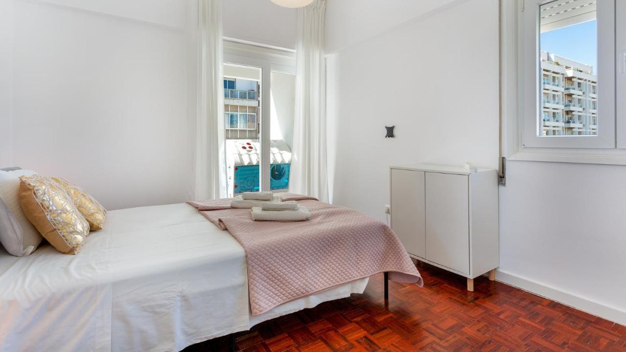 Apartment Getaway W/ Big Balcony By Lovelystay *