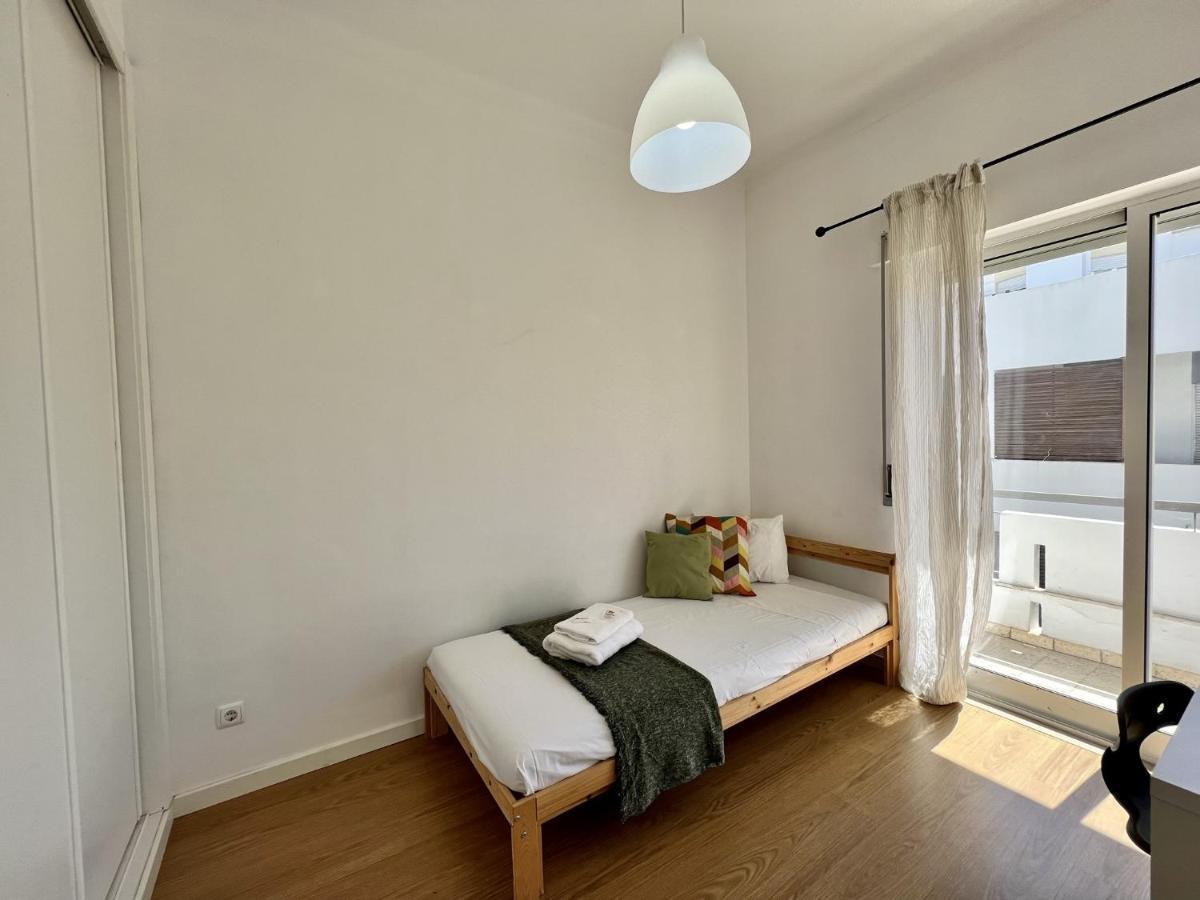Apartment Sunlight By Homing *