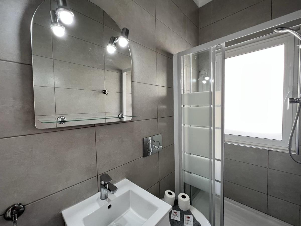 Apartment Sunlight By Homing *