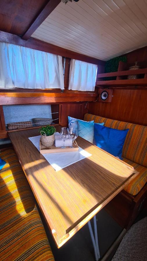 Botel Piam - Boat House *